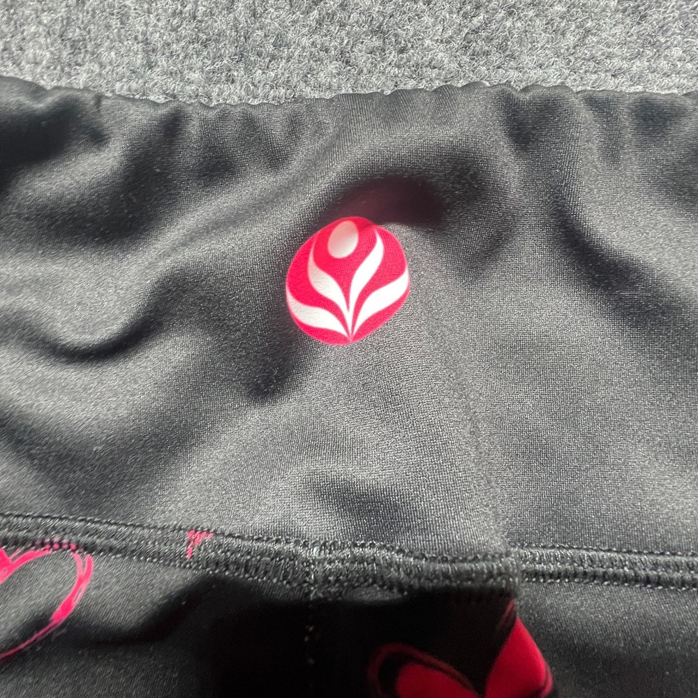 Kali Miami Fitwear Womens Black Pink Heart Print Capri Leggings Size Medium - Picture 7 of 7